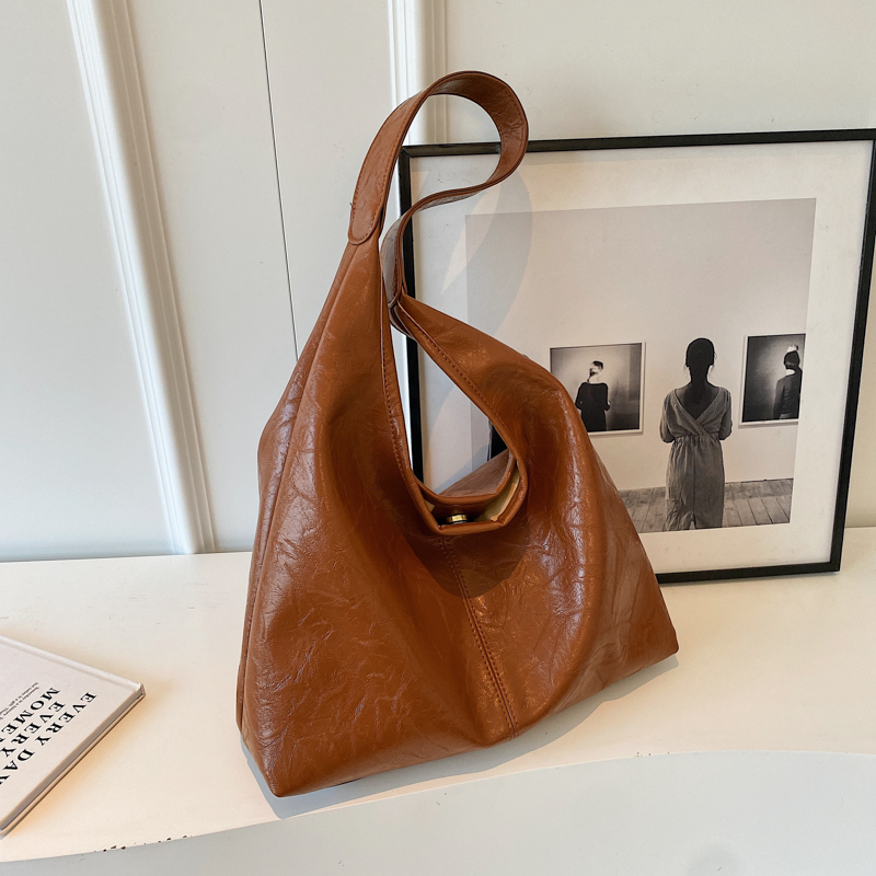 Lässige Schultertasche aus Leder ⎜ Großzügiger Stauraum mit modernem Design für jeden Tag