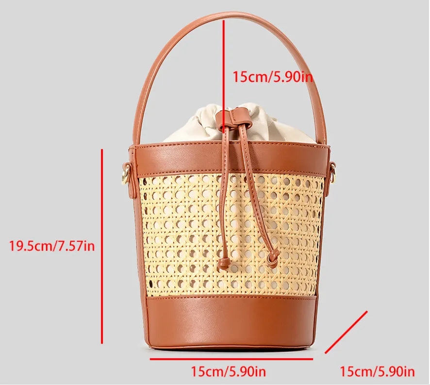 Runde Rattan Umhängetasche für Damen ⎜ Handgewebte Bucket Bag mit Zugverschluss und Lederakzenten