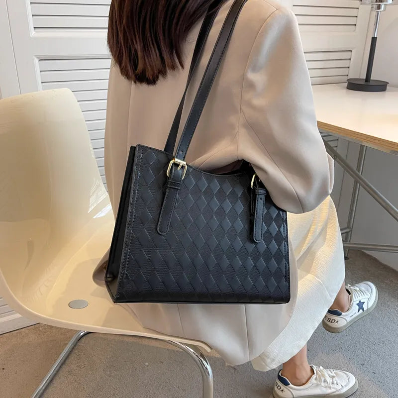 Handtasche für Damen ⎜ Geräumige Schultertasche mit Rautenmuster und verstellbarem Riemen