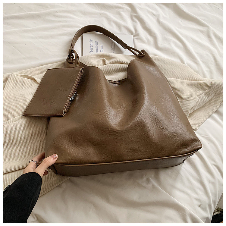 Schultertasche für Damen ⎜ Große Casual-Tasche in Lederoptik mit viel Stauraum und modernem Design