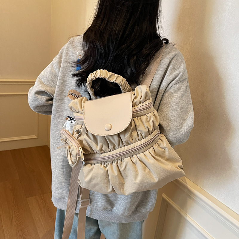 Rucksack mit Faltenoptik ⎜ Modischer Tagesrucksack für Damen mit Tragegriff und Seitentasche