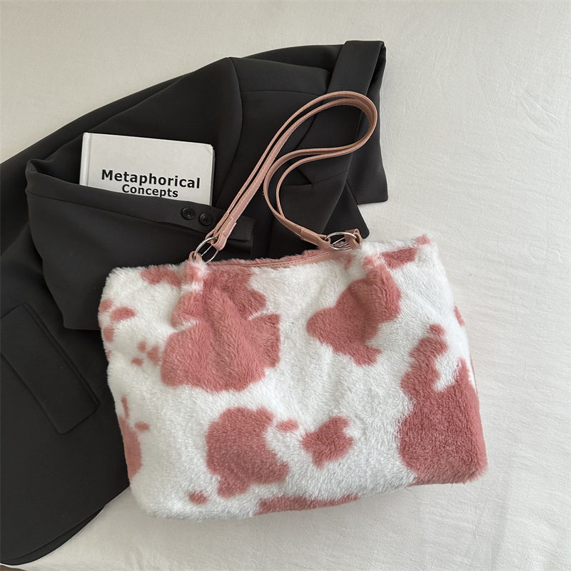Shopper Tasche für Damen ⎜ Flauschige Schultertasche mit Kuhmuster und großem Stauraum für Alltag und Freizeit