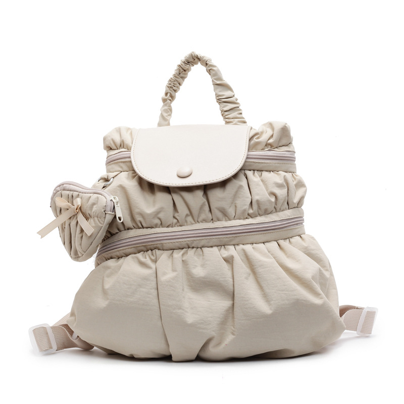 Rucksack für Damen ⎜ Modischer Tagesrucksack mit Plissee-Design und Seitentasche für Alltag und Freizeit