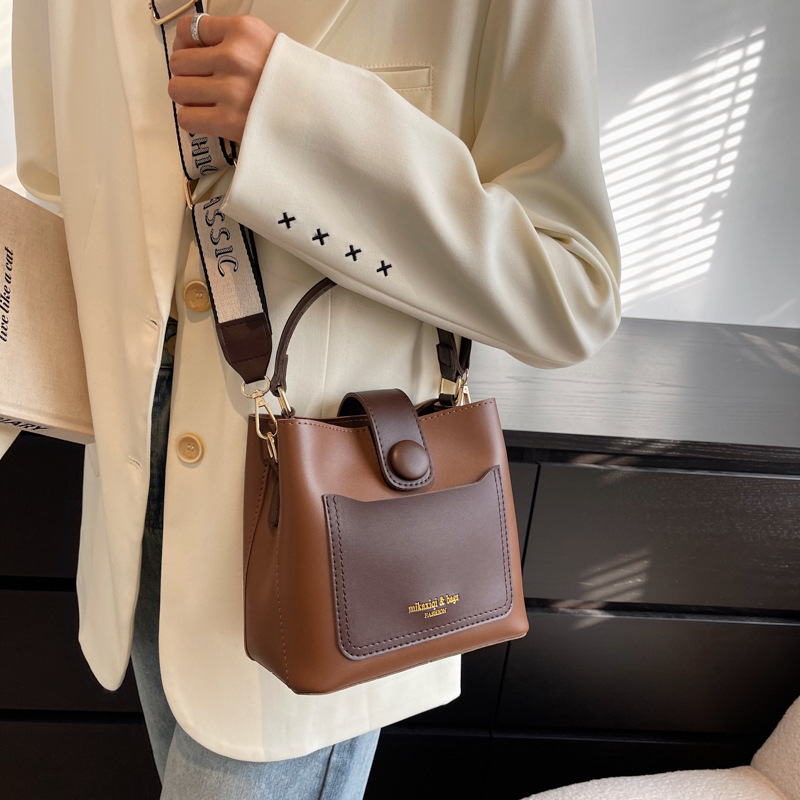 Damen Umhängetasche ⎜ Kleine Tasche mit Fach und verstellbarem Riemen für Alltag