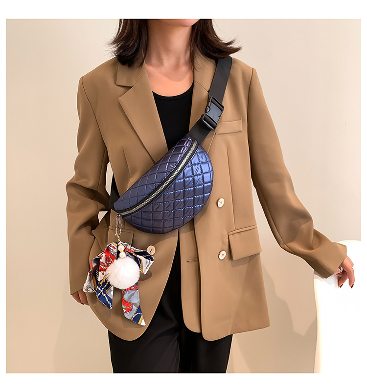 Quilted Umhängetasche für Damen ⎜ Stylische Hüfttasche mit verstellbarem Trageriemen und modernem Design