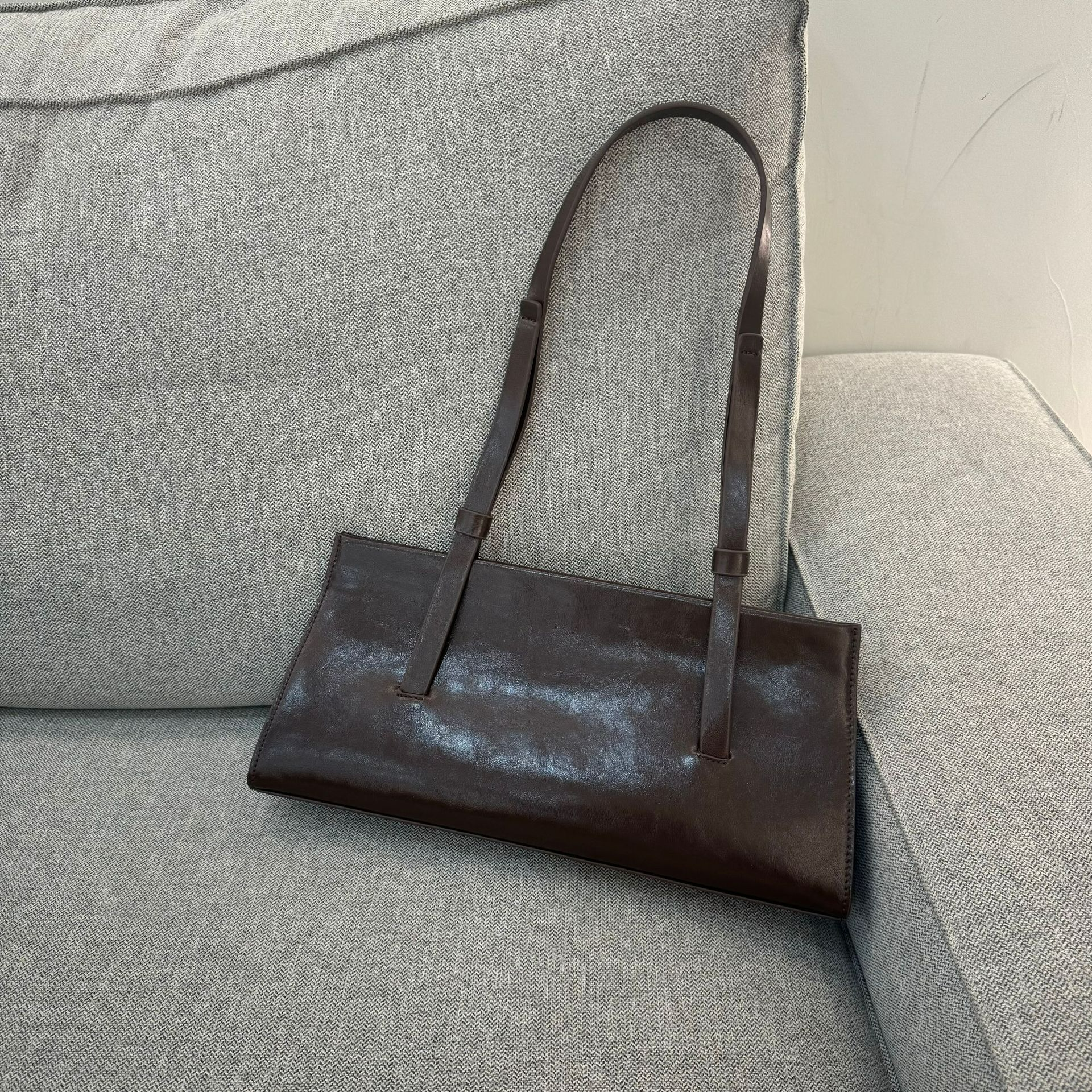 Schultertasche für Damen ⎜ Elegante Underarm-Bag in Lederoptik mit langem Henkel für Alltag und Büro-Outfits