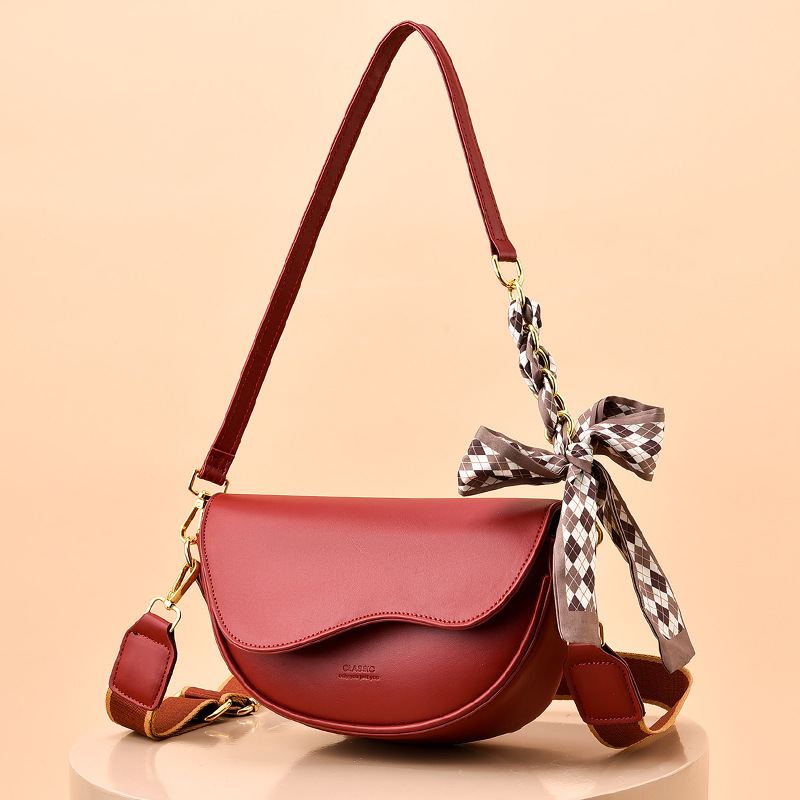 Satteltasche für Damen ⎜ Modische Schultertasche mit Schleifendetail und breitem Riemen für Herbst und Winter