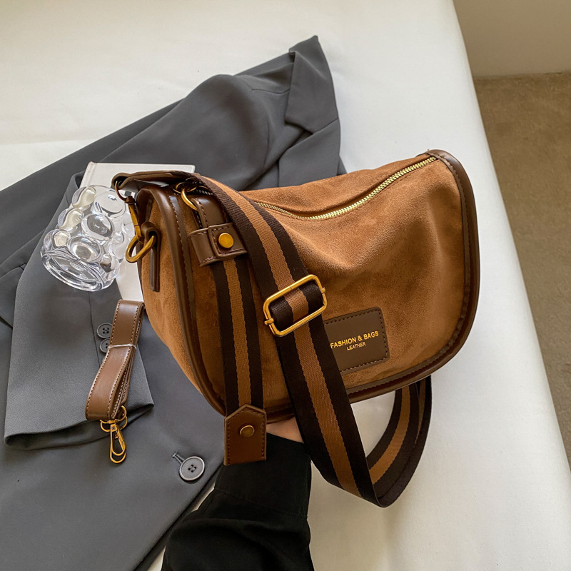 Damen Umhängetasche ⎜ Weiche Crossbody-Tasche mit Verstellbarem Gurt und Modernem Retro-Design