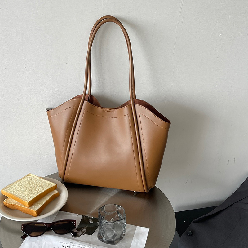 Damen Schultertasche aus Echtleder ⎜ Große Tragetasche mit Eleganter Form und Langen Tragegriffen