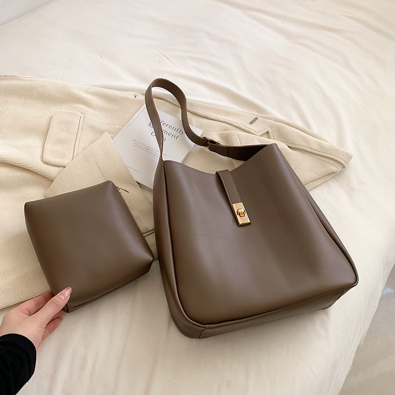 Schultertasche für Damen ⎜ Elegante Alltagstasche aus Kunstleder mit Drehverschluss und schlichtem Design
