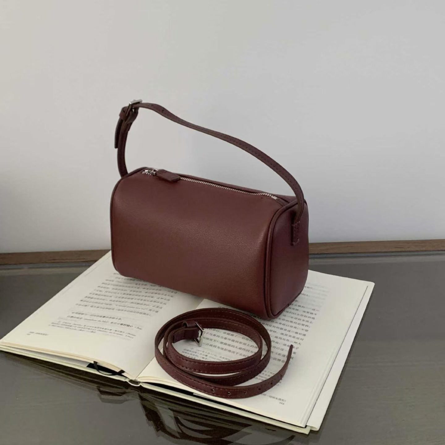 Mini-Handtasche aus Wildleder für Damen ⎜ Kompakte Schultertasche im eleganten Design