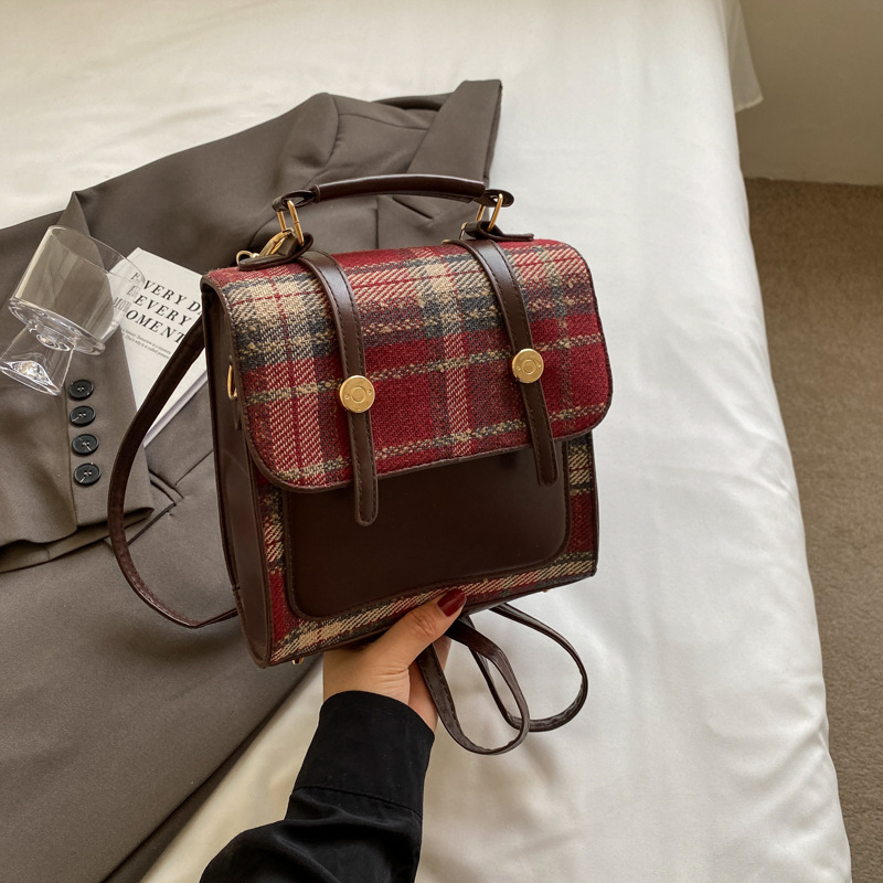 Damen Rucksack im Retro-Stil ⎜ Karierter Tagesrucksack mit großem Stauraum für Alltag und Reisen