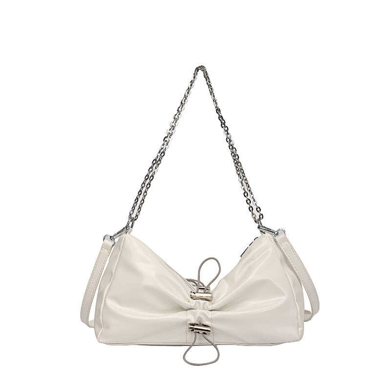 Schultertasche für Damen ⎜ Glänzende Umhängetasche mit Kettengurt und raffiniertem Falten-Design für Ausgehen und Events