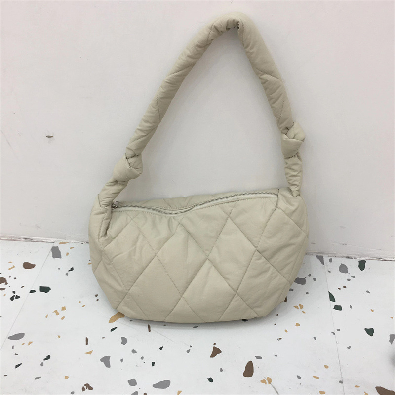 Schultertasche für Damen ⎜ Gepolsterte Unterarmtasche mit Steppdesign für Alltag, Reisen und Freizeitlooks