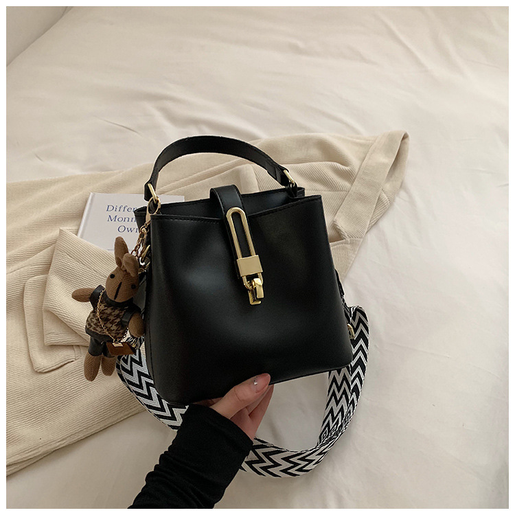 Modische Damen Handtasche ⎜ Handgefertigte Bucket Bag mit Praktischem Schulterriemen und Elegantem Verschluss
