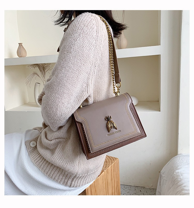 Schultertasche für Damen ⎜ Elegante Handtasche mit Bienenmotiv und Kette für Alltag und Freizeit