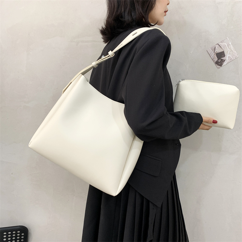 Große Schultertasche für Damen ⎜ Praktisches Design mit verstellbarem Tragegurt und zusätzlicher Tasche