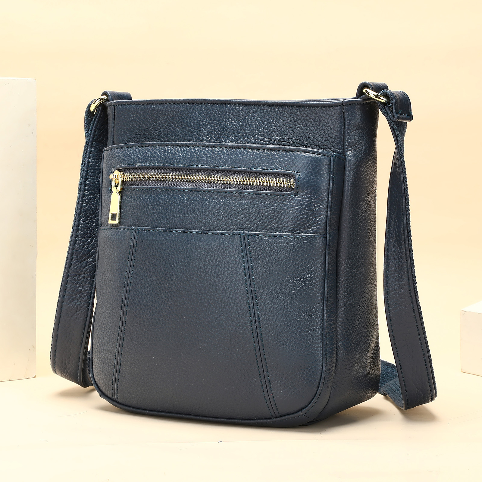 Umhängetasche aus Echtleder für Damen ⎜ Kompakte Schultertasche mit Reißverschlussfach für Alltag und Ausflüge