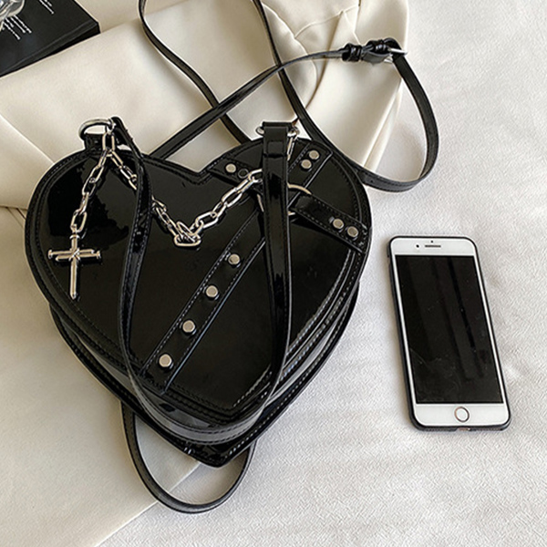 Herzförmige Umhängetasche für Damen ⎜ Glänzende Tasche mit Kette für Alltag und Anlass