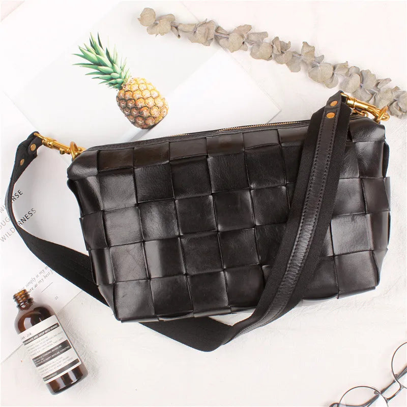 Umhängetasche für Damen ⎜ Geflochtene Ledertasche mit breitem Riemen und Reißverschluss für Alltag und Freizeit