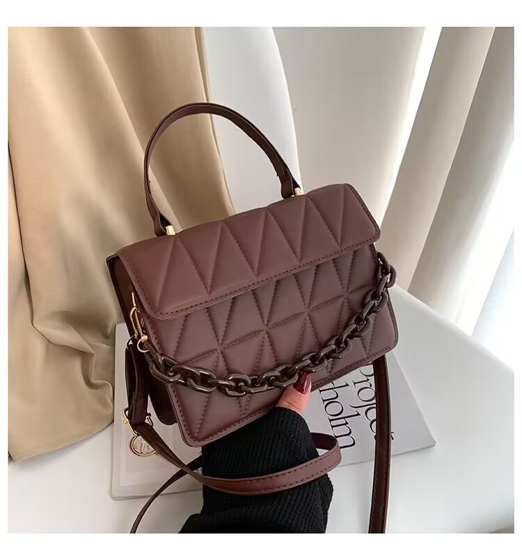 Handtasche für Damen ⎜ Steppdesign mit Kette und Griff für Alltag und Freizeit