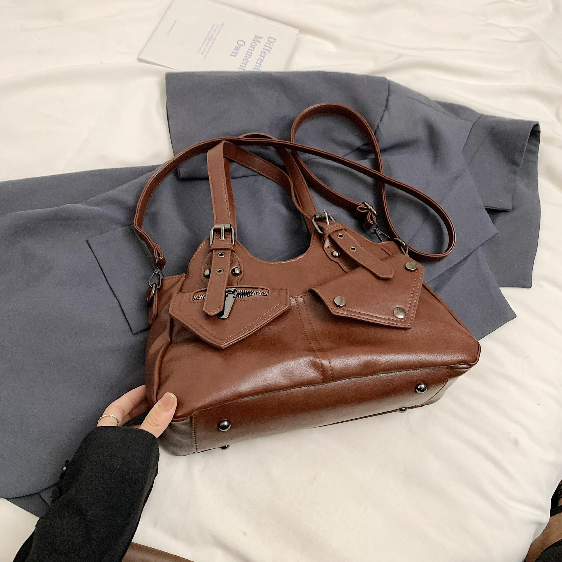 Schultertasche für Damen ⎜ Geräumige Handtasche im Retro-Stil mit aufgesetzten Fächern für den Alltag