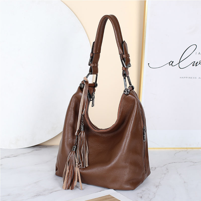 Schultertasche für Damen ⎜ Elegante Hobo-Bag aus Lederoptik mit Quaste und breitem Tragegriff für Alltag und Freizeit