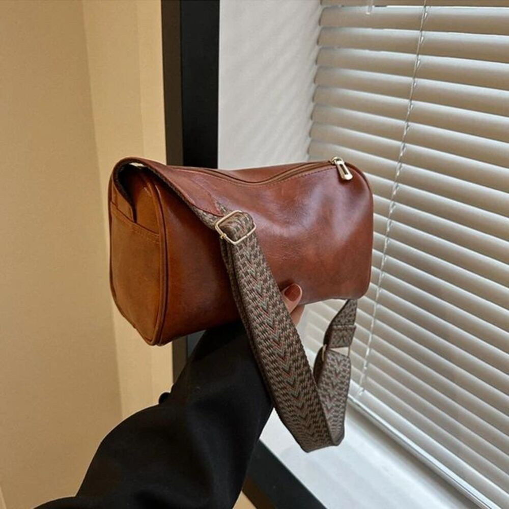 Umhängetasche für Damen ⎜ Kleine Vintage-Tasche aus Kunstleder mit breitem Gurt für Alltag und Freizeit