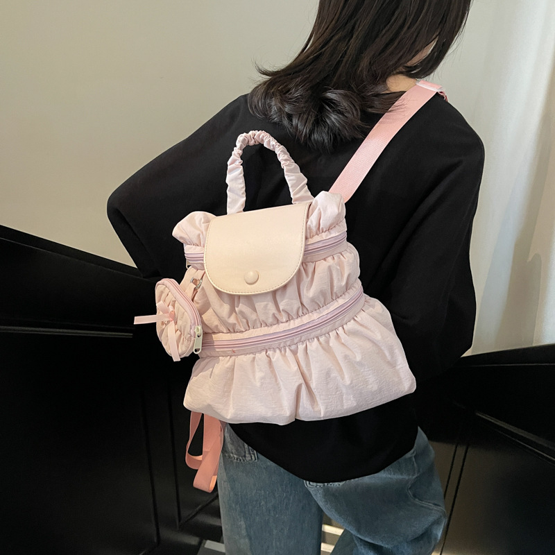 Rucksack mit Faltenoptik ⎜ Modischer Tagesrucksack für Damen mit Tragegriff und Seitentasche