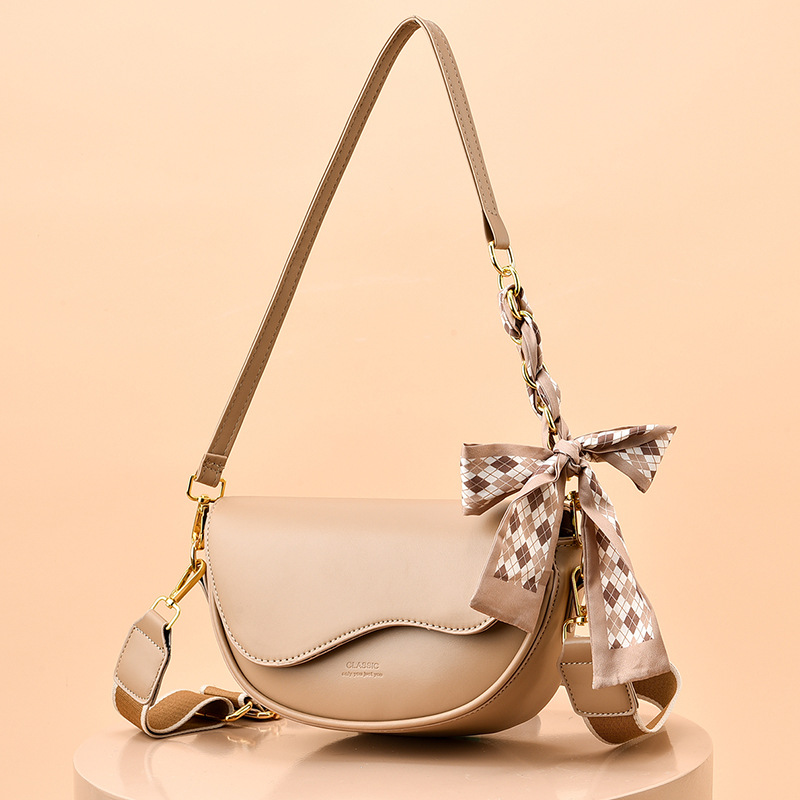 Satteltasche für Damen ⎜ Modische Schultertasche mit Schleifendetail und breitem Riemen für Herbst und Winter