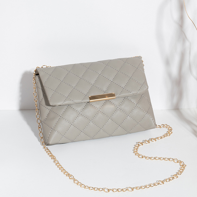 Umhängetasche für Damen ⎜ Leichte Stepp-Tasche mit Kettenriemen für Alltag und Ausgehen