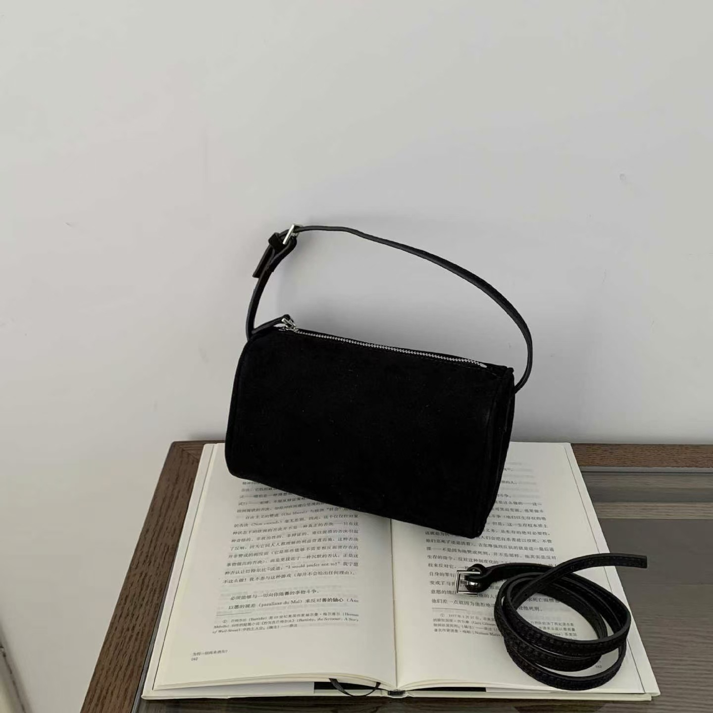 Mini-Handtasche aus Wildleder für Damen ⎜ Kompakte Schultertasche im eleganten Design