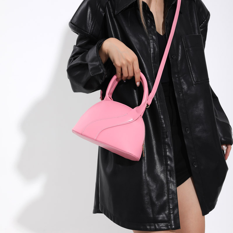 Handtasche für Damen ⎜ Kompakte Schultertasche in Muschelform mit elegantem Design für Alltag und Events