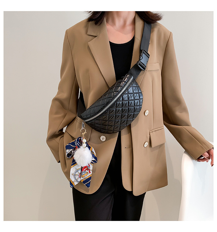 Quilted Umhängetasche für Damen ⎜ Stylische Hüfttasche mit verstellbarem Trageriemen und modernem Design