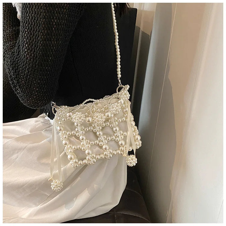 Perlen Mini Umhängetasche ⎜ Stilvolle Schultertasche mit Perlendetails und verstellbarem Riemen