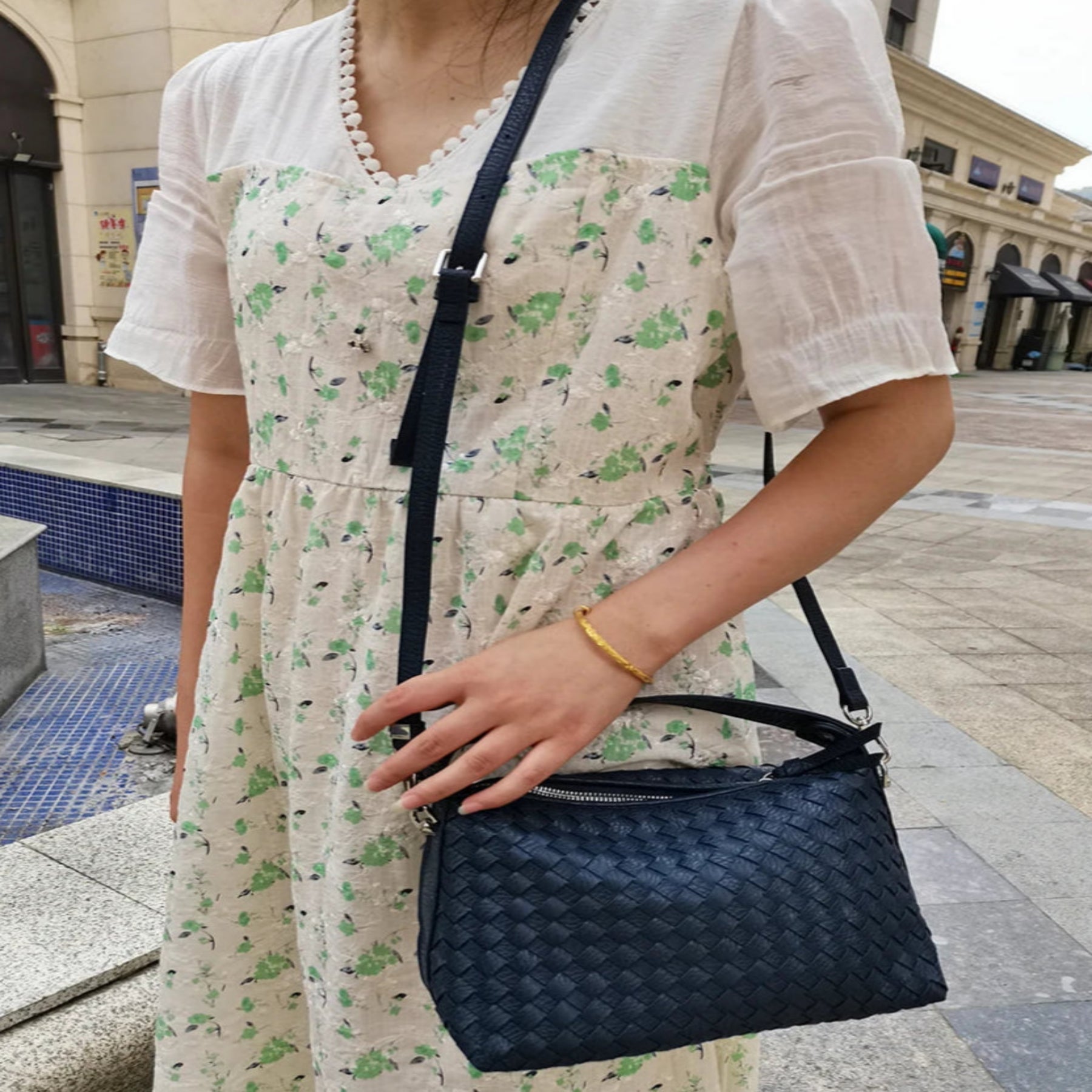 Schultertasche für Damen ⎜ Großes Fassungsvermögen im edlen, einfarbigen Design mit praktischem Tragegurt