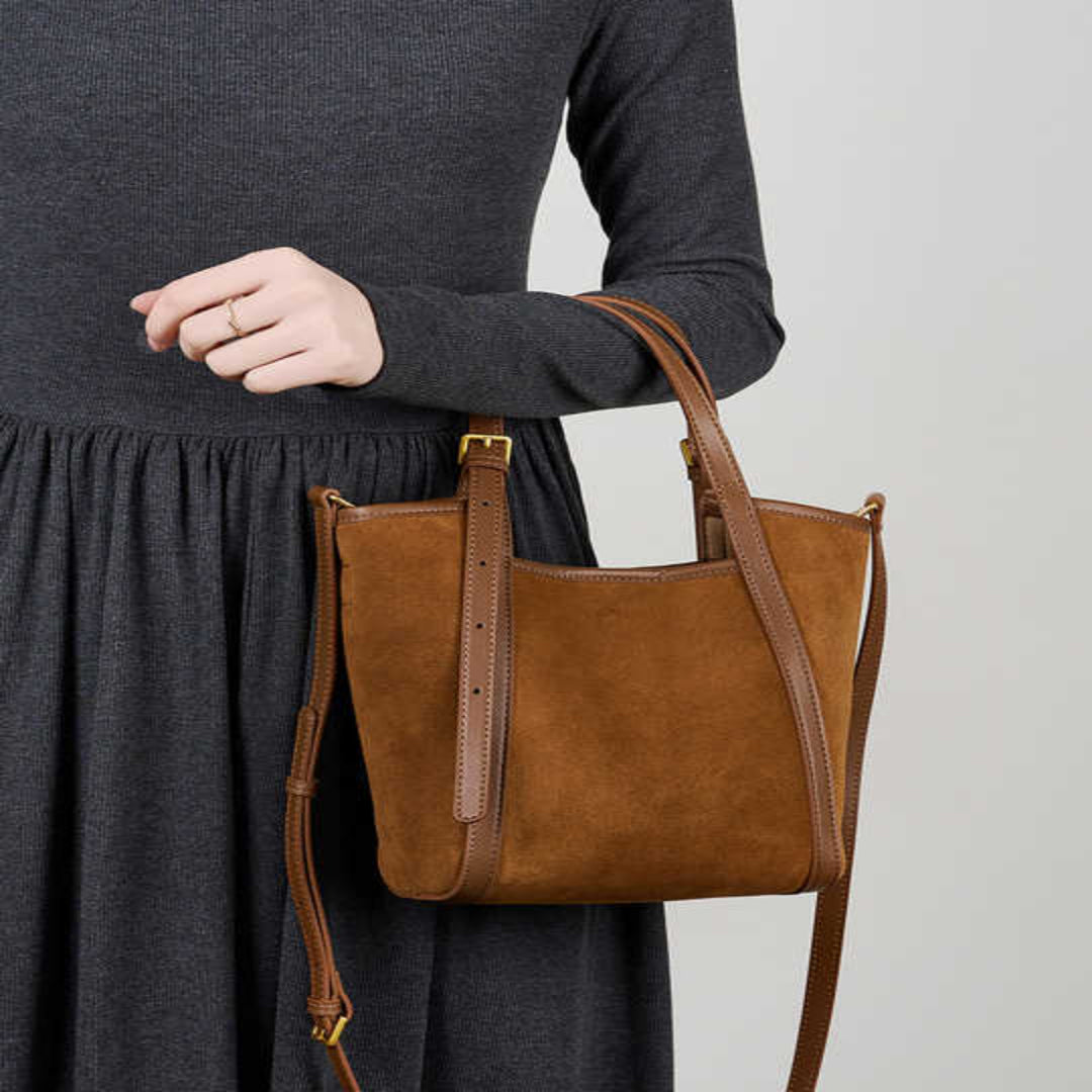 Handtasche für Damen ⎜ Geräumige Retro Schultertasche mit Wildleder-Optik für Alltag und Freizeit