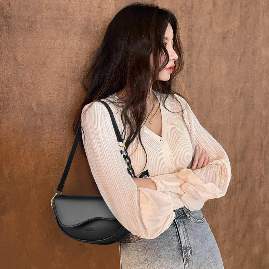 Satteltasche für Damen ⎜ Modische Schultertasche mit Schleifendetail und breitem Riemen für Herbst und Winter