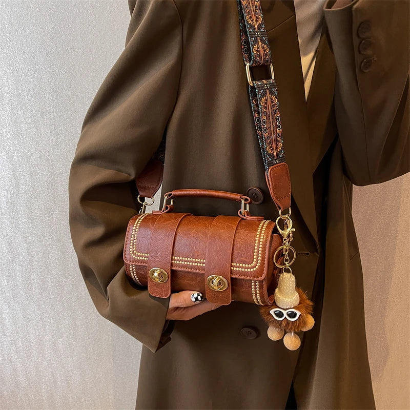 Handtasche für Damen ⎜ Vielseitige Umhängetasche mit Tragegriff und dekorativen Details für Alltag und Ausgehen