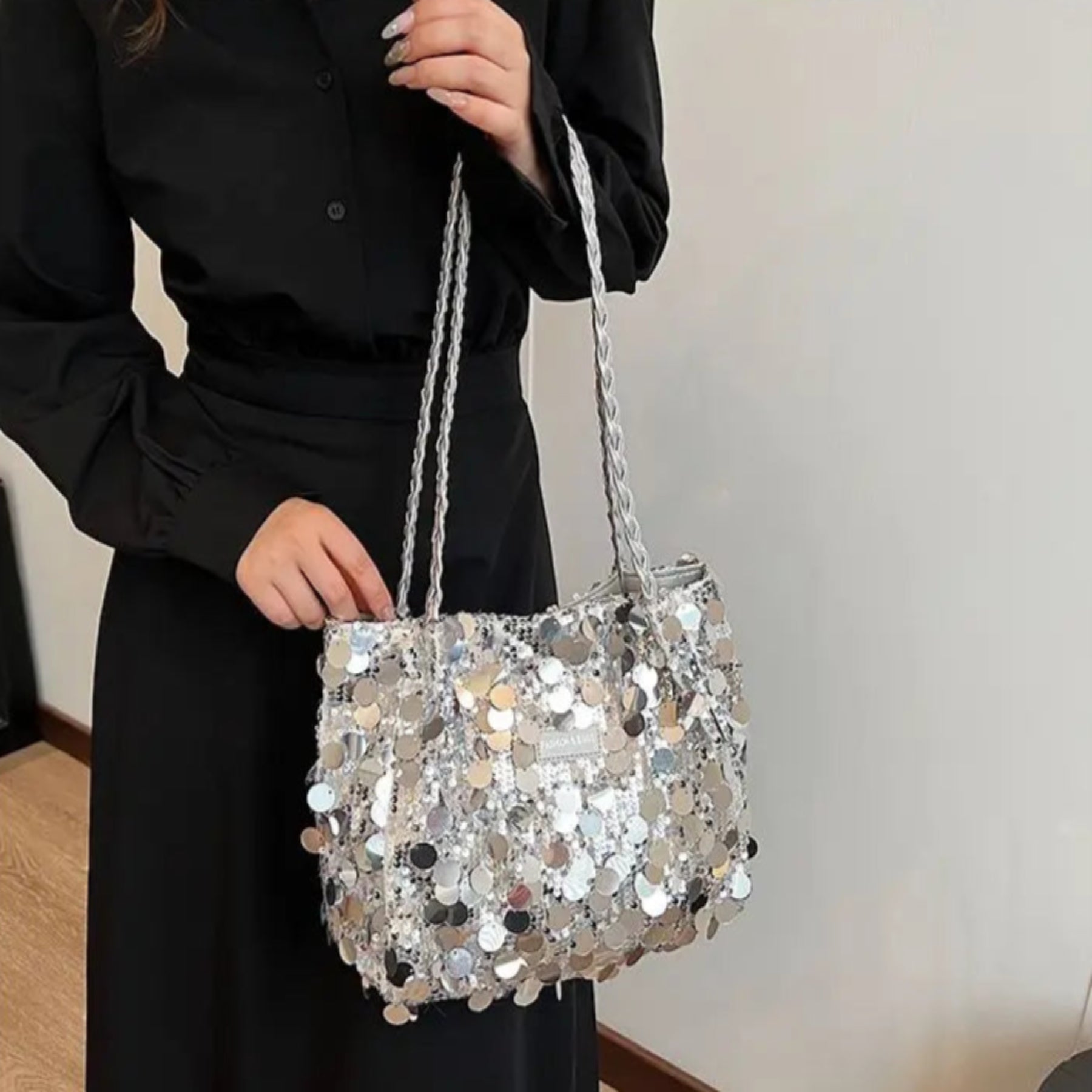 Pailletten Schultertasche für Damen ⎜ Modische Umhängetasche mit Geflochtenem Riemen und Glänzender Optik