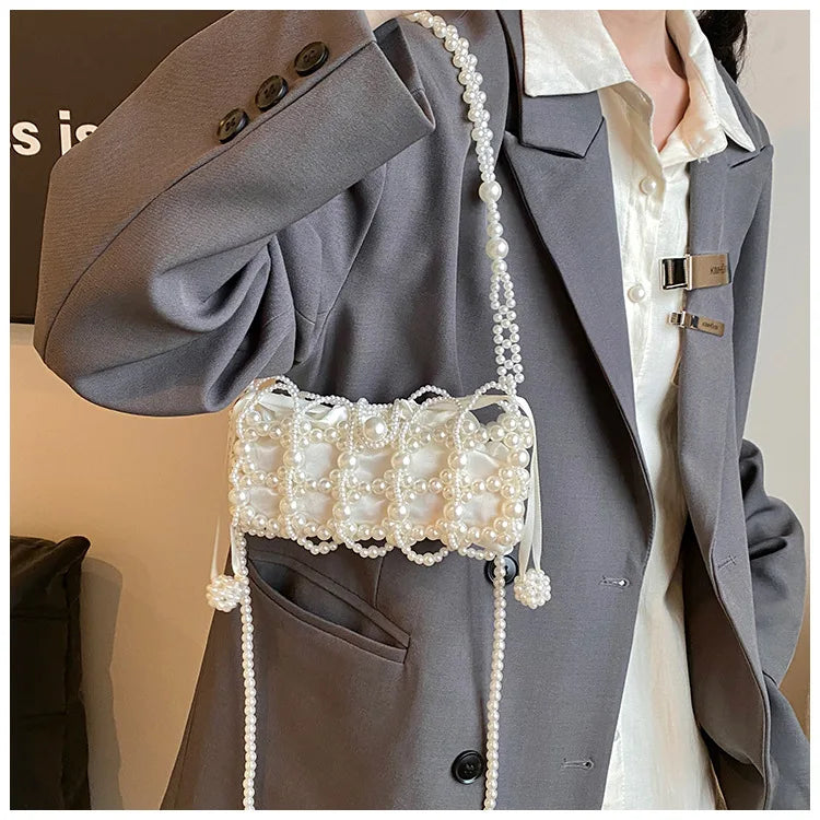 Perlen Mini Umhängetasche ⎜ Stilvolle Schultertasche mit Perlendetails und verstellbarem Riemen