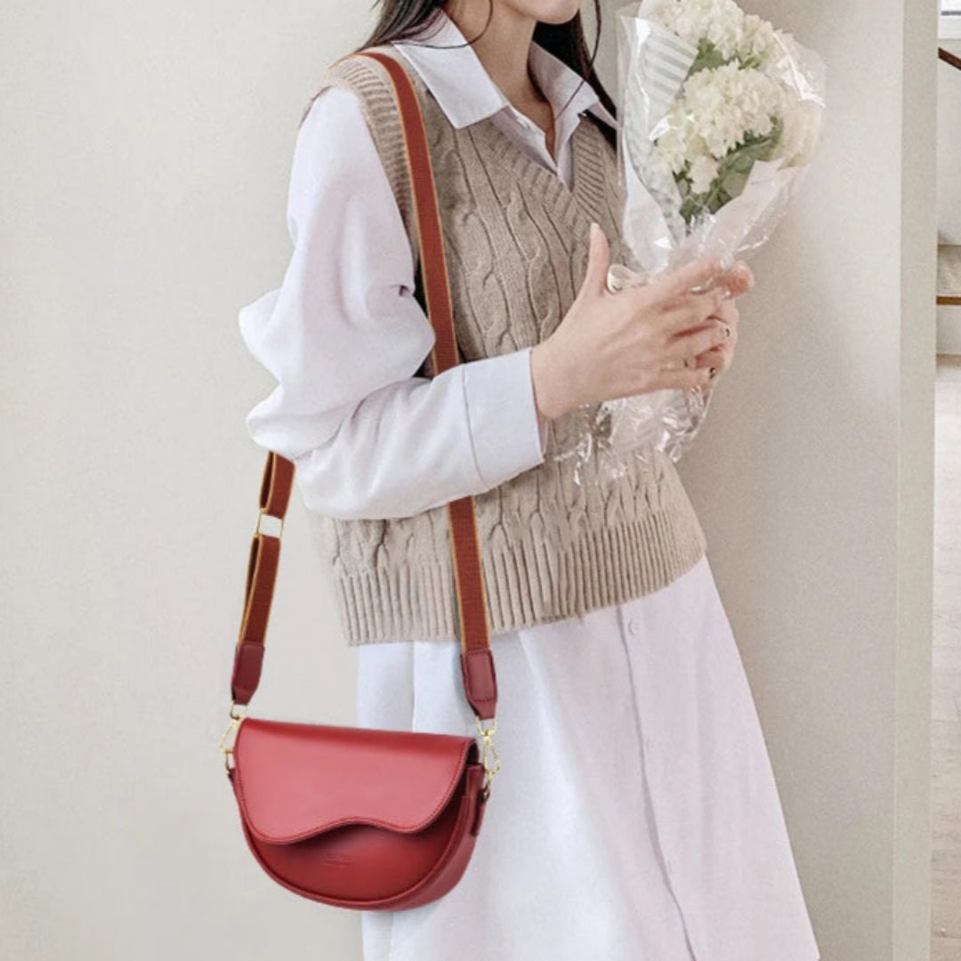 Satteltasche für Damen ⎜ Modische Schultertasche mit Schleifendetail und breitem Riemen für Herbst und Winter