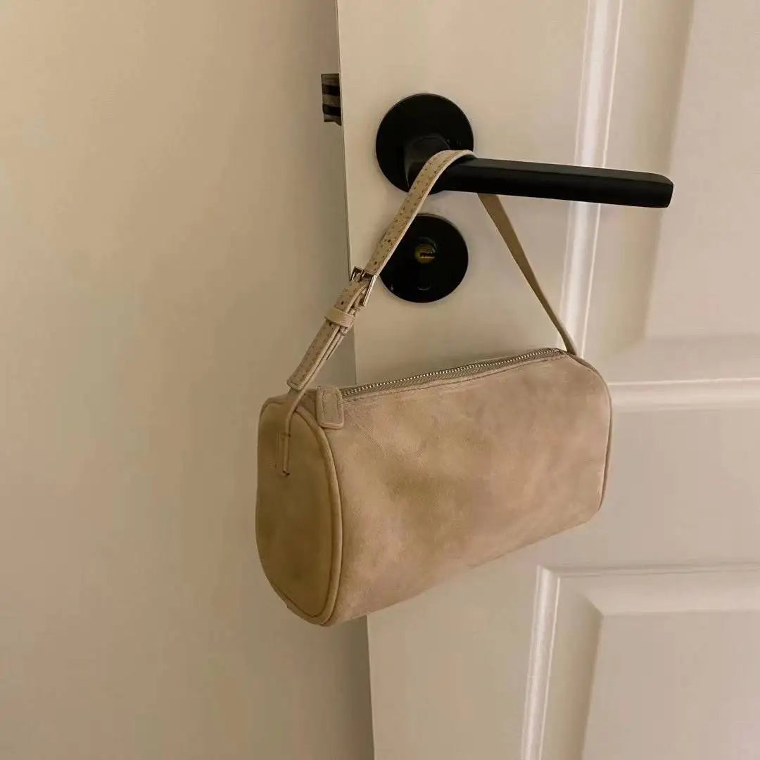 Schultertasche für Damen ⎜ Kompakte Retro-Tasche aus Wildleder im 90er-Stil für Herbst und Alltag