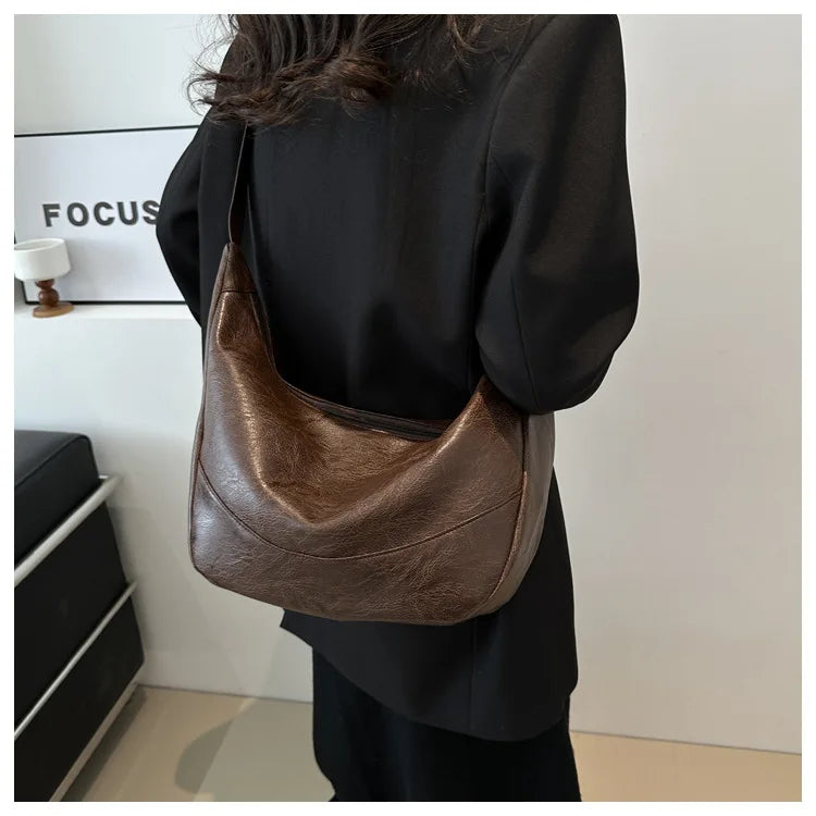 Damen Umhängetasche ⎜ Lässige Schultertasche mit Weichem Design und Abnehmbarem Teddy-Anhänger