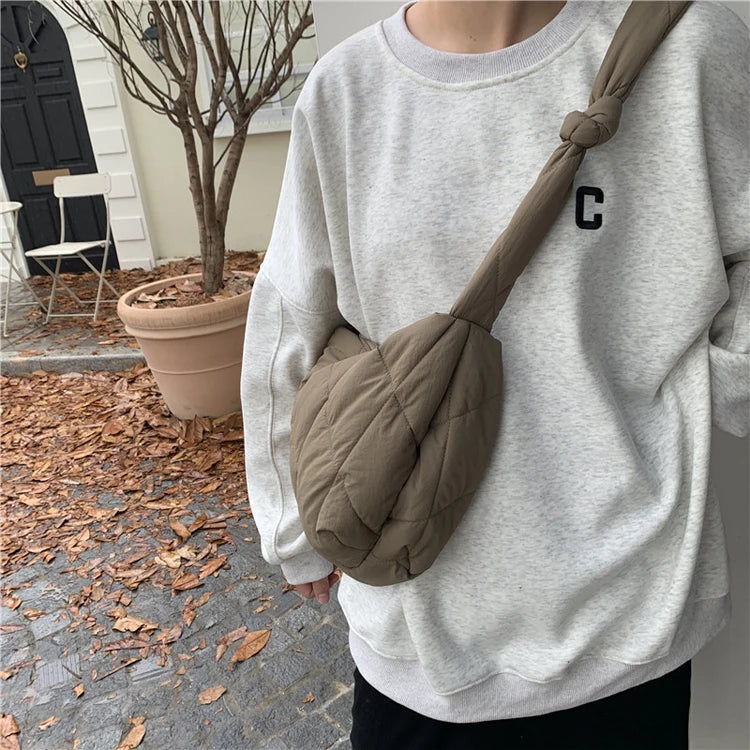 Schultertasche für Damen ⎜ Gepolsterte Unterarmtasche mit Steppdesign für Alltag, Reisen und Freizeitlooks