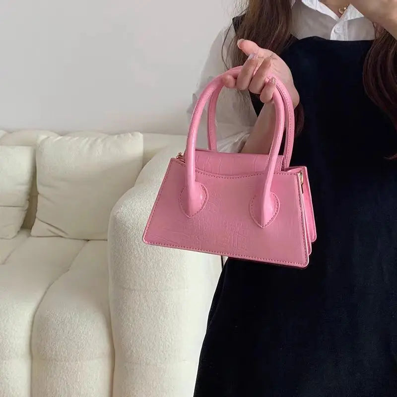 Handtasche für Damen ⎜ Kompakte Umhängetasche im Krokolook mit Tragehenkeln für stilvolle Alltags-Outfits
