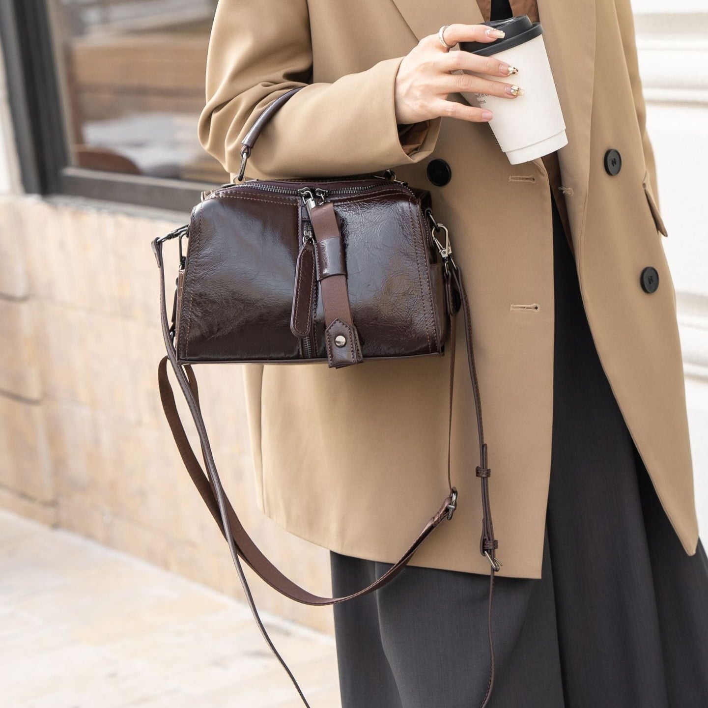 Umhängetasche für Damen ⎜ Elegante Ledertasche mit Reißverschluss und verstellbarem Schultergurt