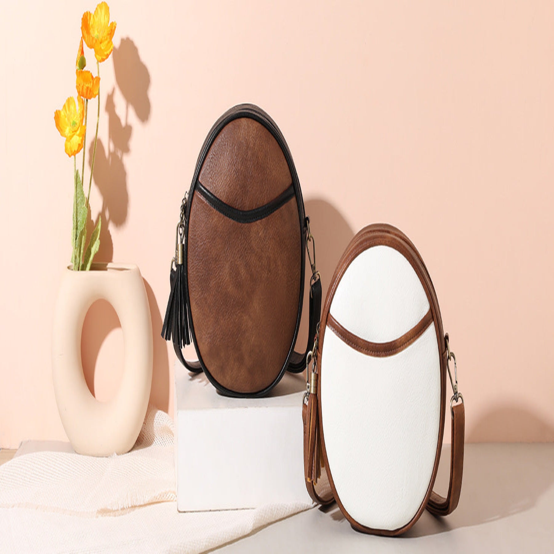 Runde Umhängetasche für Damen ⎜ Kleine Retro-Tasche aus Kunstleder mit verstellbarem Schultergurt