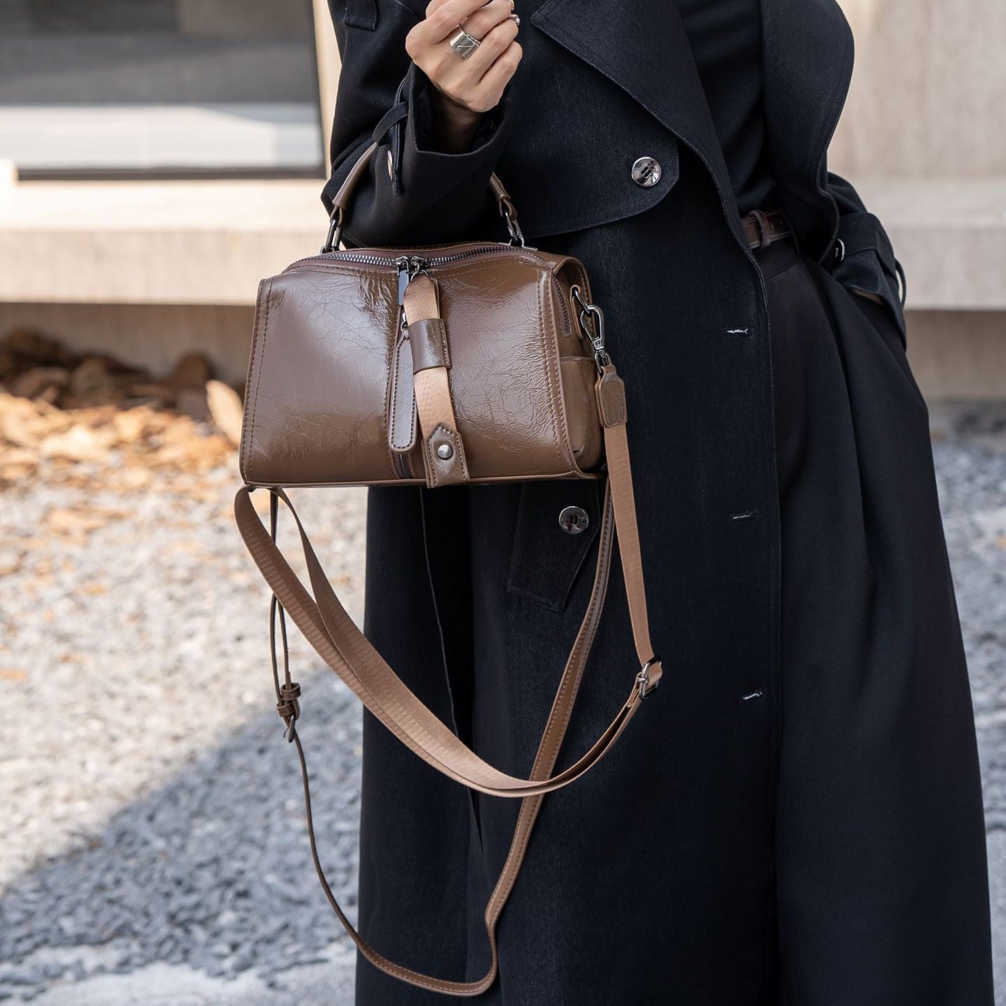 Umhängetasche für Damen ⎜ Elegante Ledertasche mit Reißverschluss und verstellbarem Schultergurt