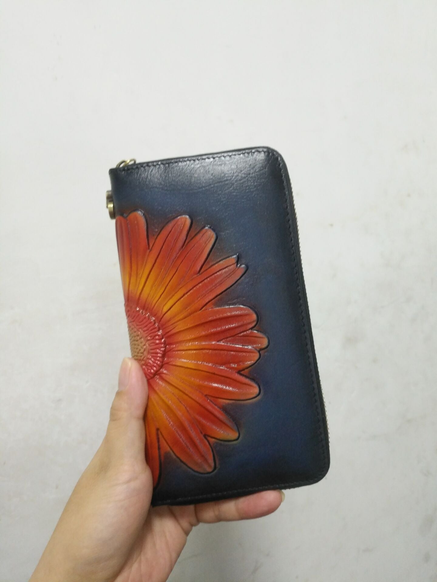 Damen Leder-Geldbörse ⎜ Lange Brieftasche mit geprägter Sonnenblume und Handgelenkband